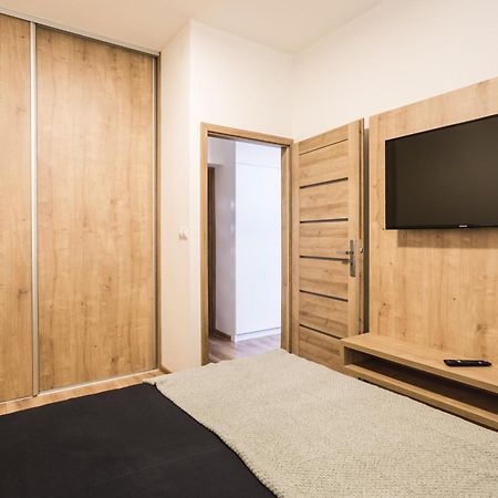 Flexihome Sk - Komenskeho - Private Parking Spot - Ultra Modern And Stylish โกชิเซ ห้อง รูปภาพ