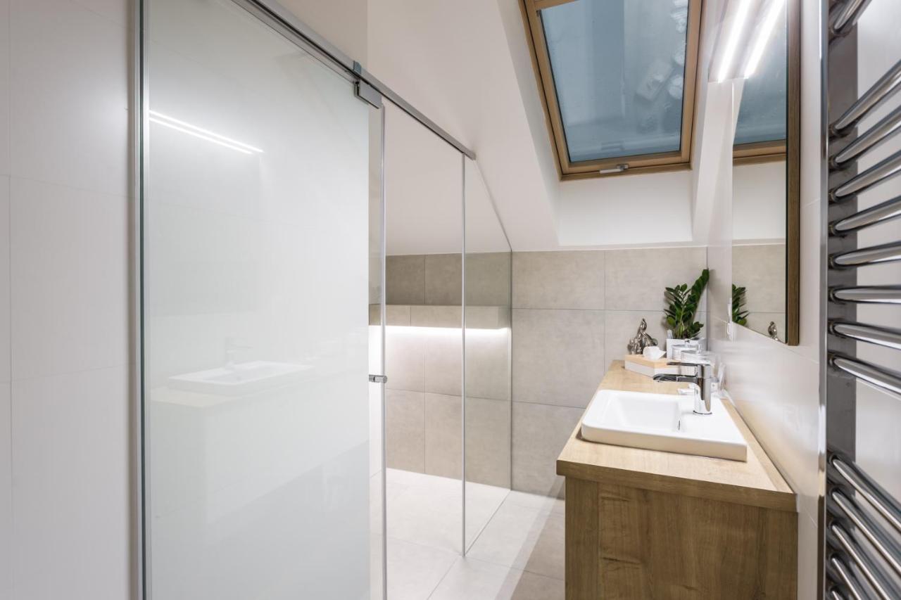 Flexihome Sk - Komenskeho - Private Parking Spot - Ultra Modern And Stylish โกชิเซ ภายนอก รูปภาพ