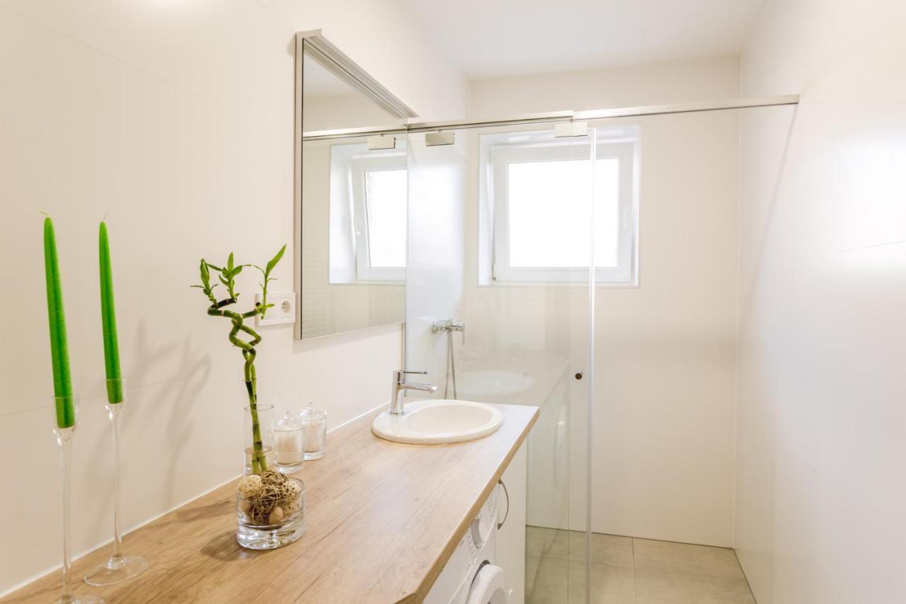 Flexihome Sk - Komenskeho - Private Parking Spot - Ultra Modern And Stylish โกชิเซ ภายนอก รูปภาพ