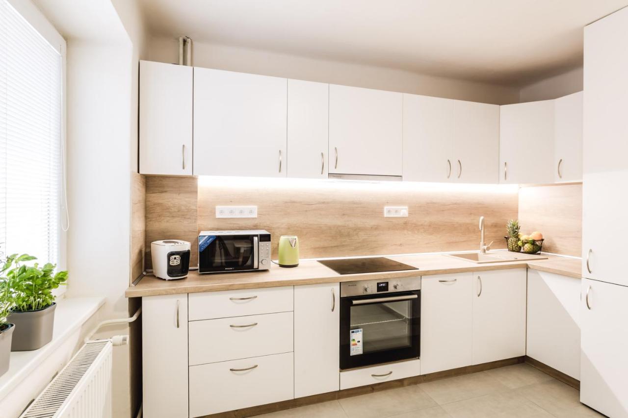 Flexihome Sk - Komenskeho - Private Parking Spot - Ultra Modern And Stylish โกชิเซ ภายนอก รูปภาพ