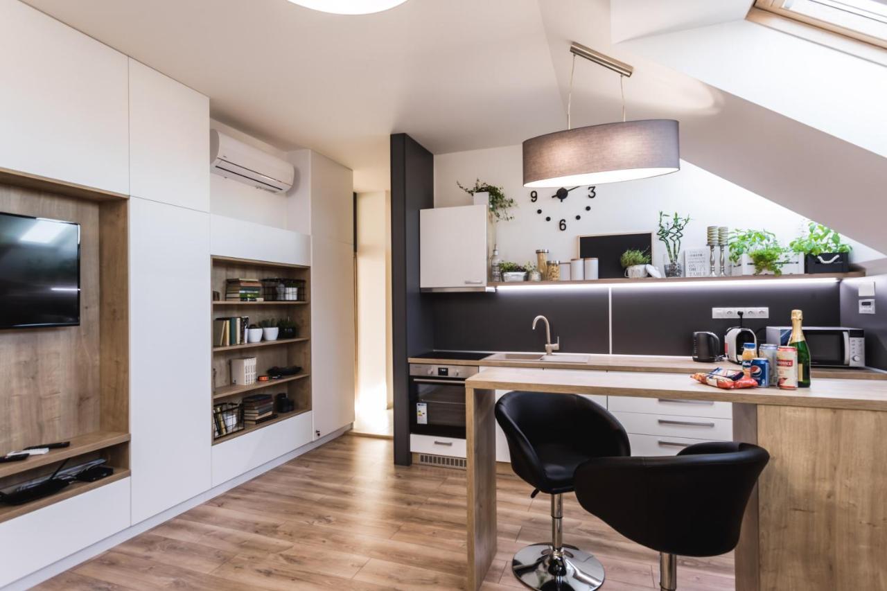 Flexihome Sk - Komenskeho - Private Parking Spot - Ultra Modern And Stylish โกชิเซ ภายนอก รูปภาพ