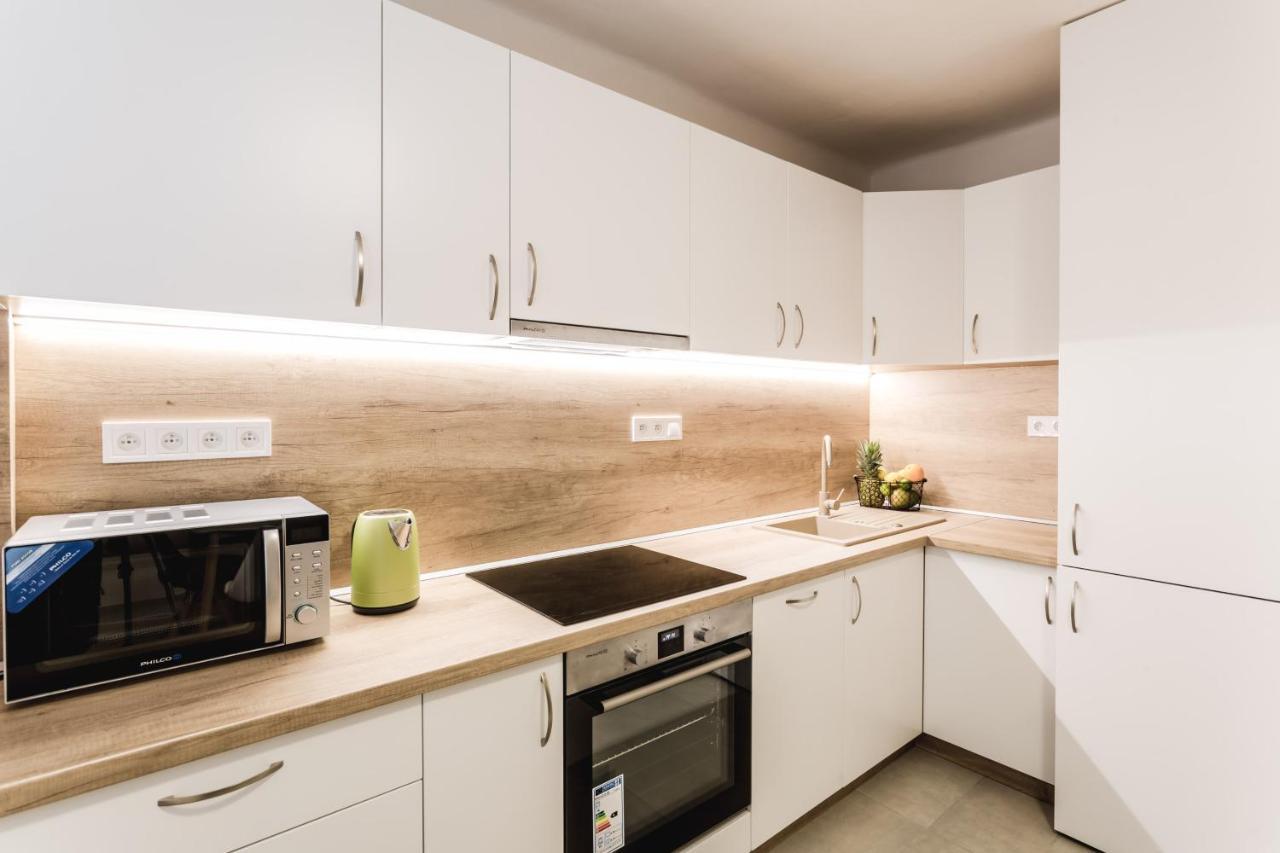 Flexihome Sk - Komenskeho - Private Parking Spot - Ultra Modern And Stylish โกชิเซ ภายนอก รูปภาพ