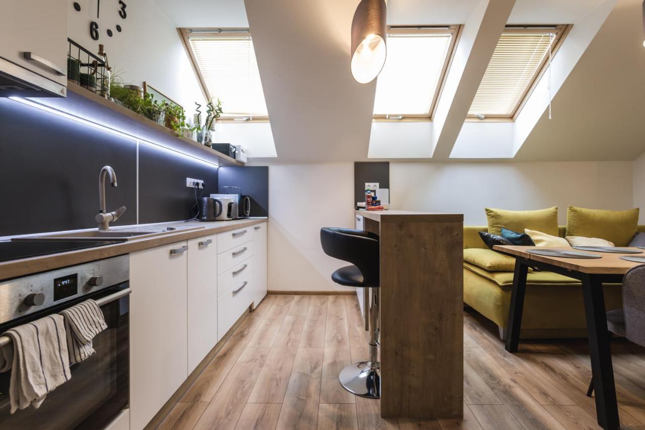 Flexihome Sk - Komenskeho - Private Parking Spot - Ultra Modern And Stylish โกชิเซ ภายนอก รูปภาพ