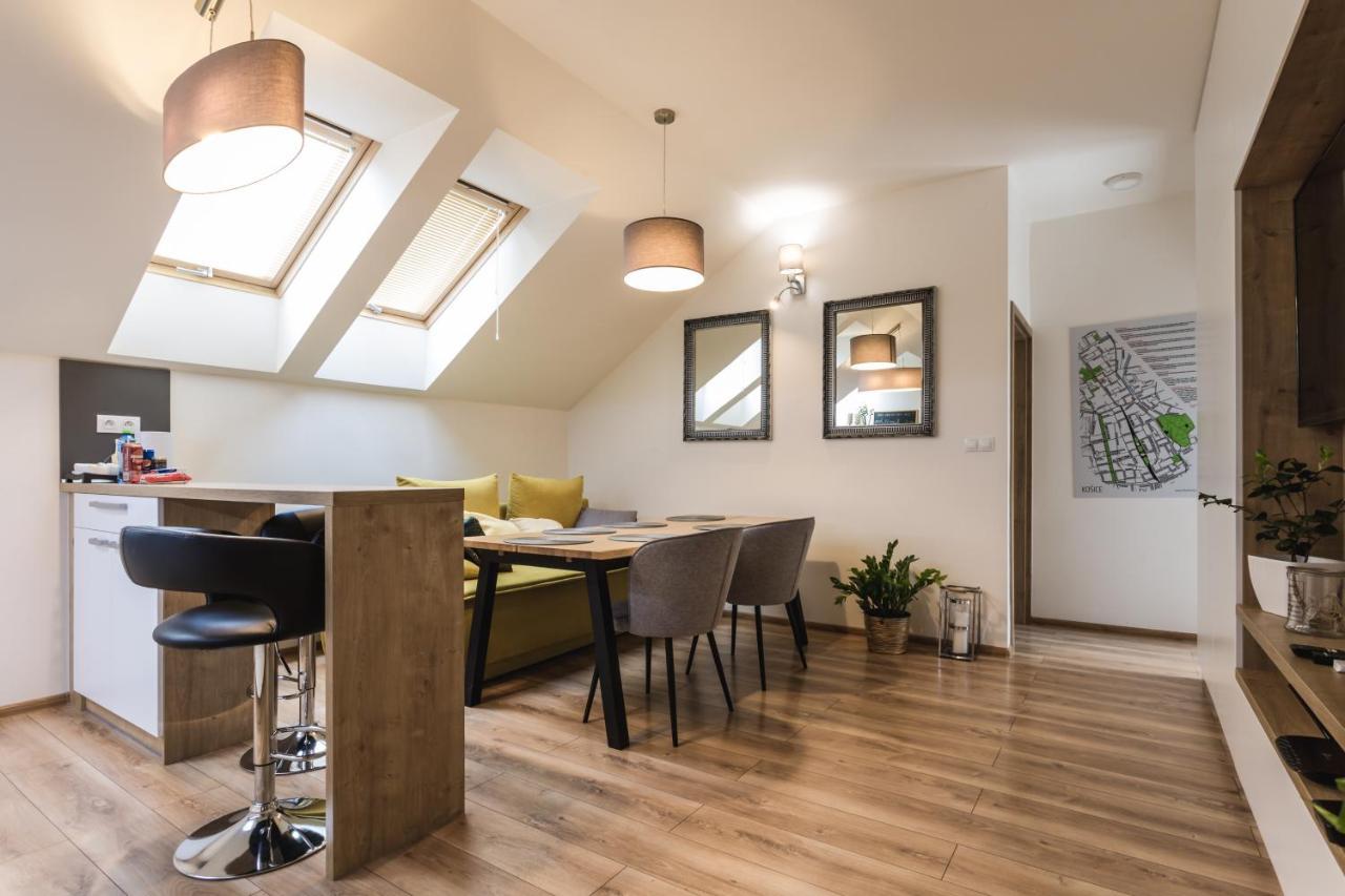 Flexihome Sk - Komenskeho - Private Parking Spot - Ultra Modern And Stylish โกชิเซ ภายนอก รูปภาพ