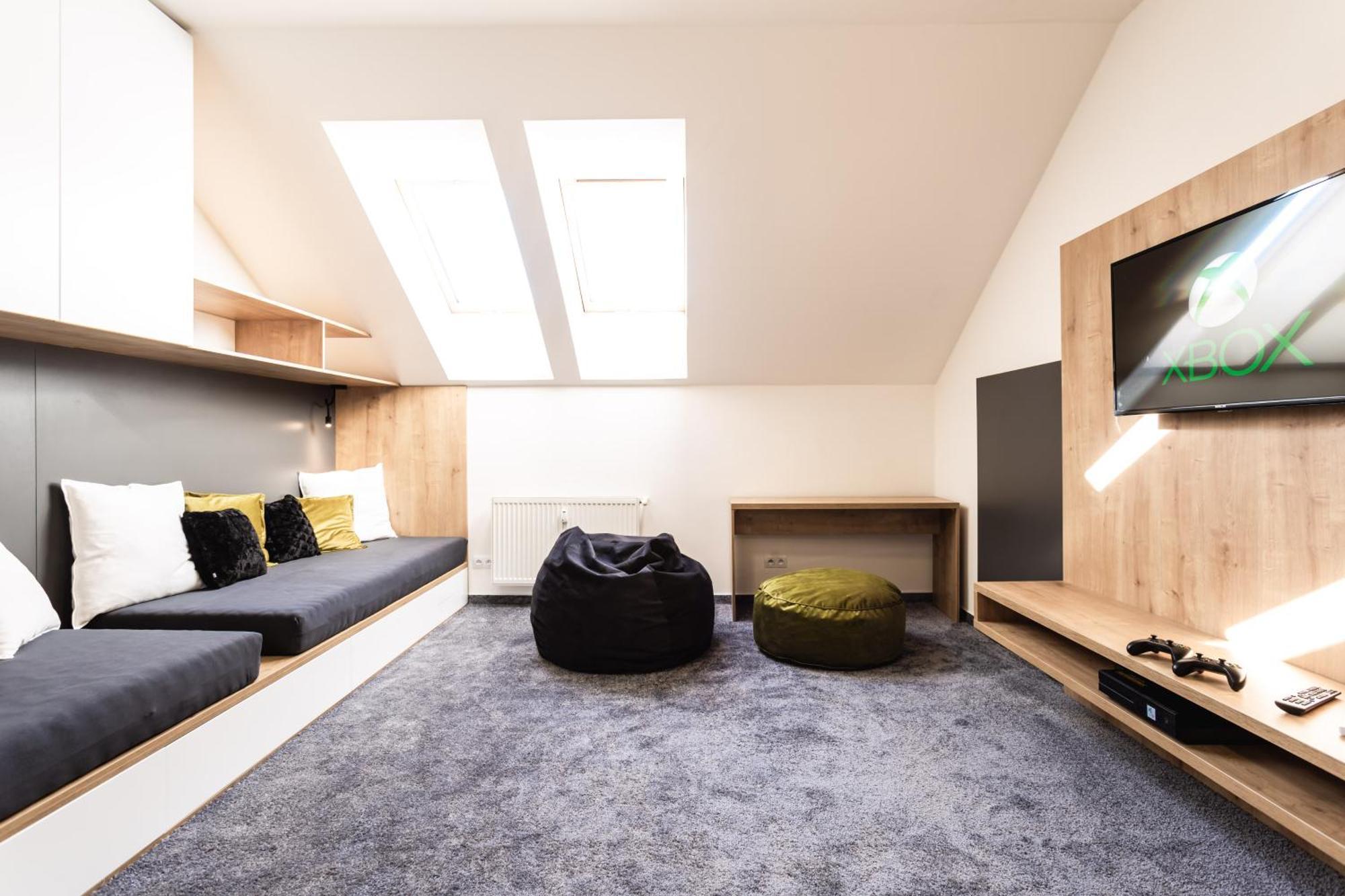 Flexihome Sk - Komenskeho - Private Parking Spot - Ultra Modern And Stylish โกชิเซ ห้อง รูปภาพ